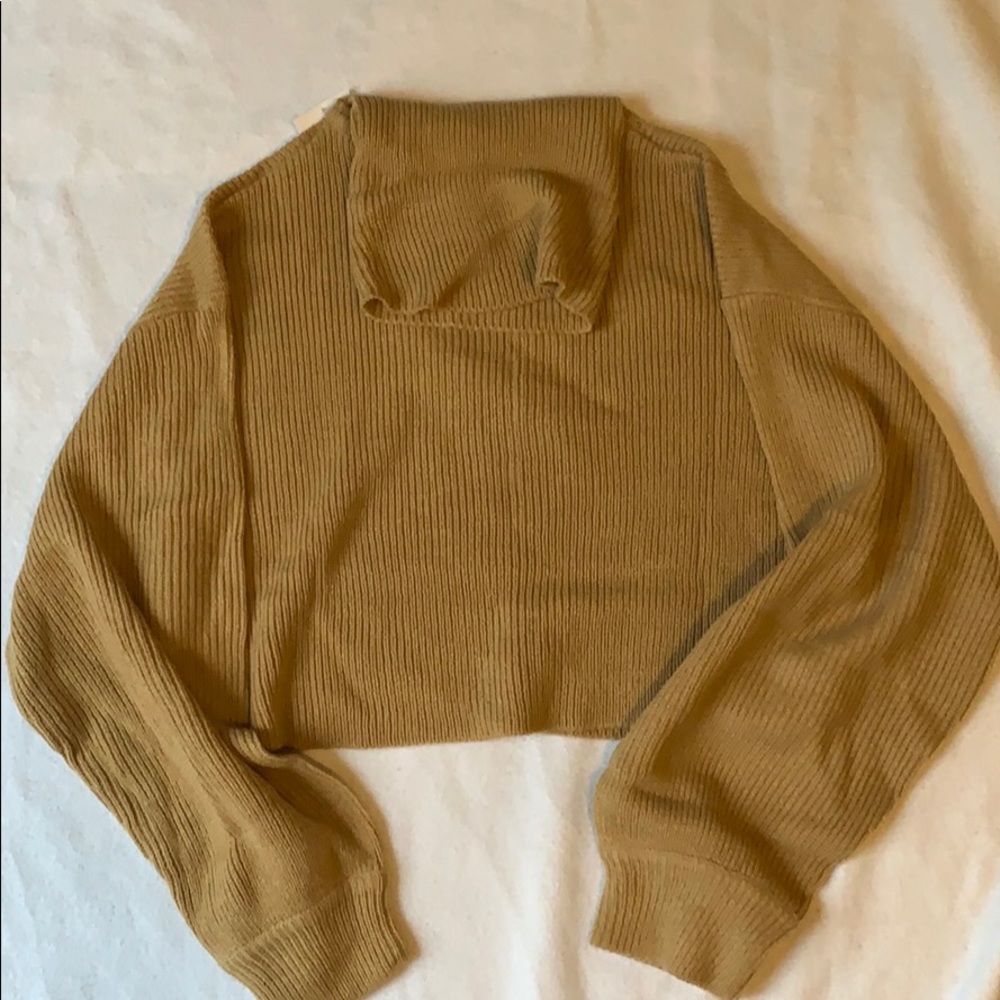Cropped Neck